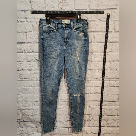 Mudd high rise distressed jeggings Size 7 (Juniors) - Picture 1 of 6